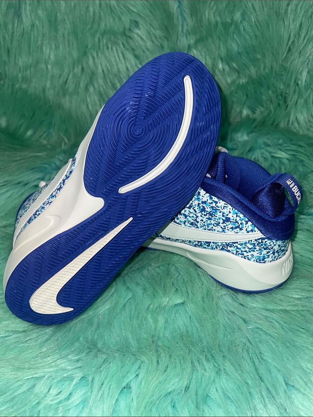 Nike Team Hustle D9 GS 'Digital Pixel 5Y - Like New - Picture 6 of 8